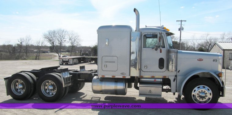 image for item 4005 2003 Peterbilt Conventional 379-119 semi tractor