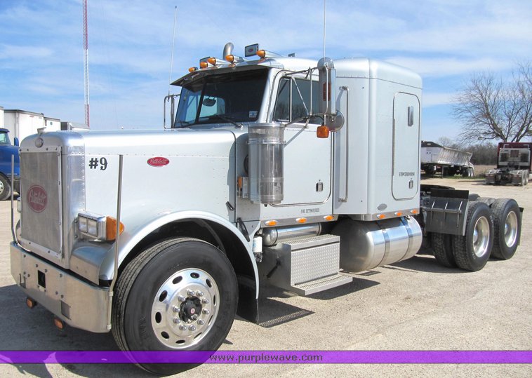 image for item 4005 2003 Peterbilt Conventional 379-119 semi tractor
