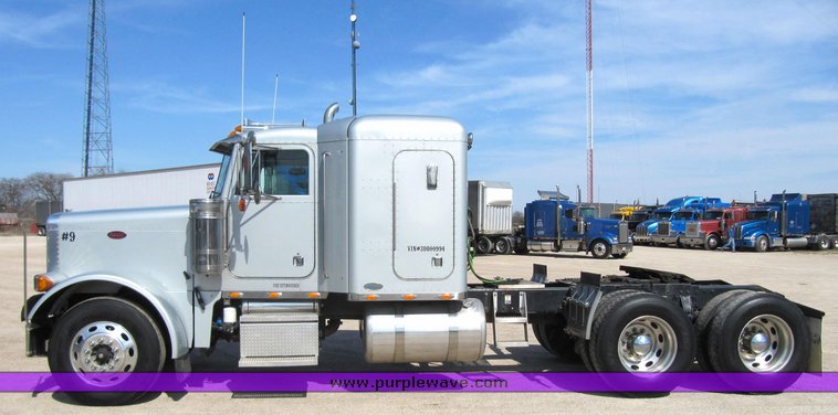 image for item 4005 2003 Peterbilt Conventional 379-119 semi tractor
