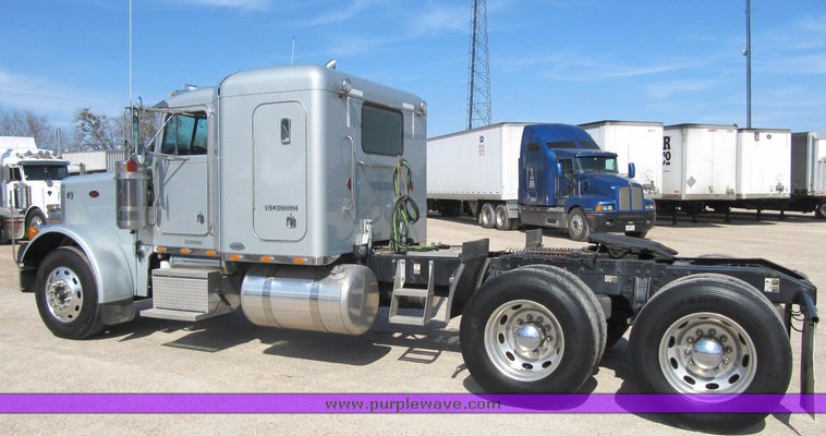 image for item 4005 2003 Peterbilt Conventional 379-119 semi tractor