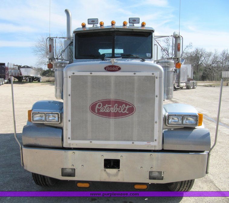 image for item 4005 2003 Peterbilt Conventional 379-119 semi tractor