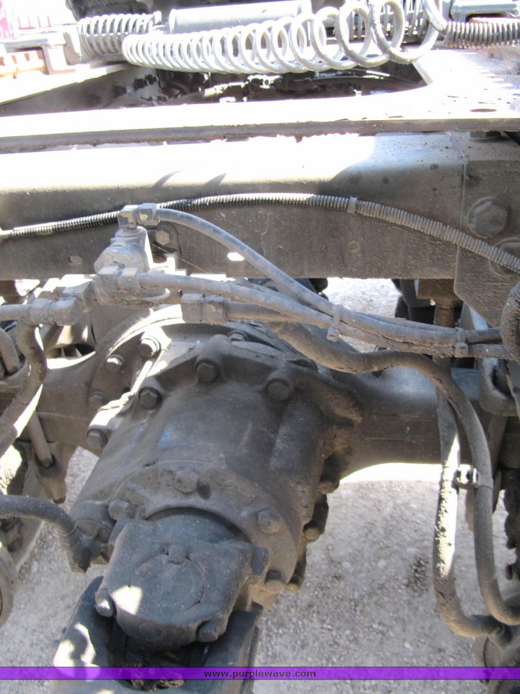 image for item 4005 2003 Peterbilt Conventional 379-119 semi tractor