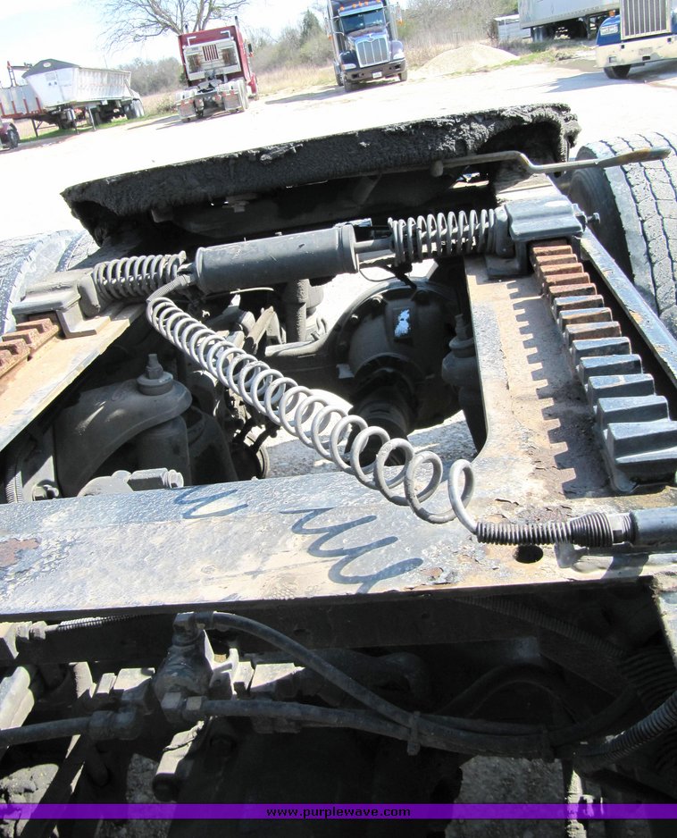 image for item 4005 2003 Peterbilt Conventional 379-119 semi tractor