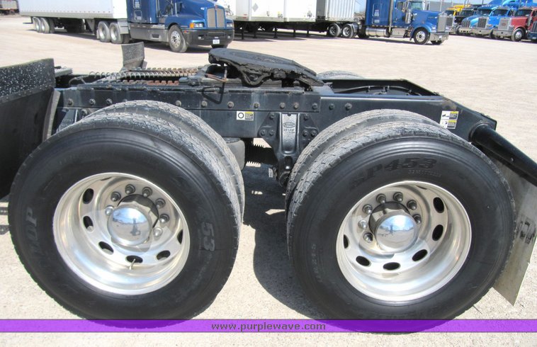 image for item 4005 2003 Peterbilt Conventional 379-119 semi tractor