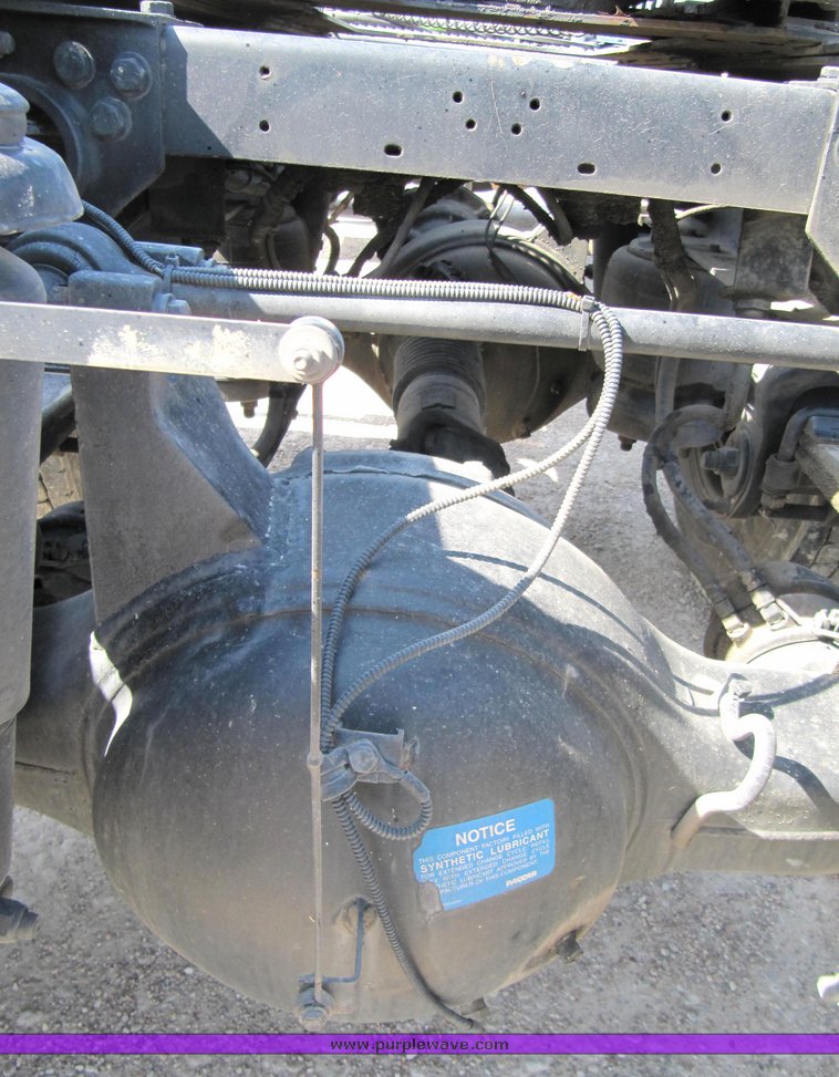 image for item 4005 2003 Peterbilt Conventional 379-119 semi tractor