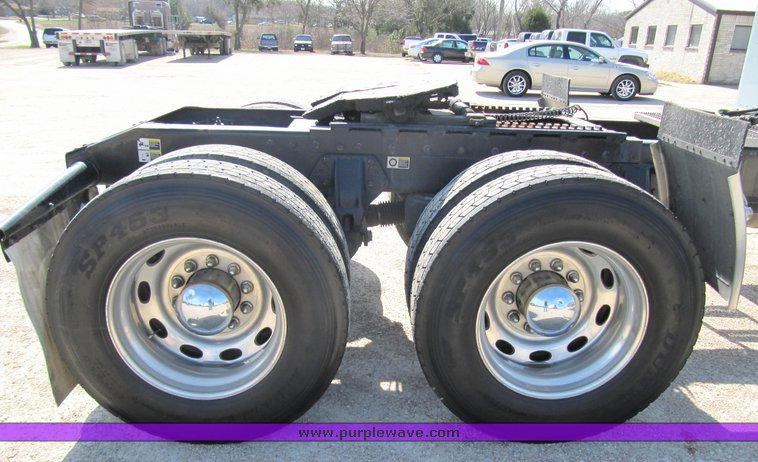 image for item 4005 2003 Peterbilt Conventional 379-119 semi tractor