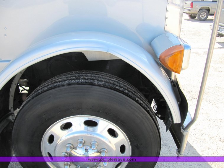 image for item 4005 2003 Peterbilt Conventional 379-119 semi tractor