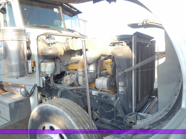 image for item 4005 2003 Peterbilt Conventional 379-119 semi tractor