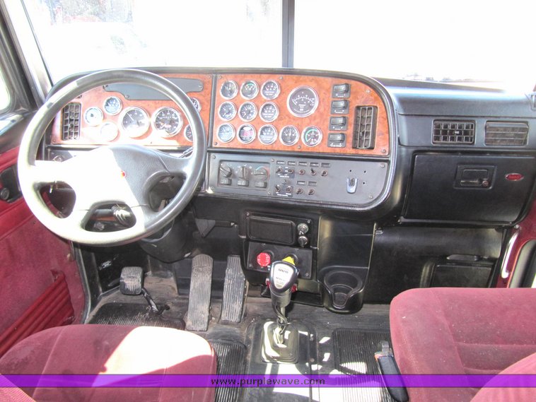 image for item 4005 2003 Peterbilt Conventional 379-119 semi tractor