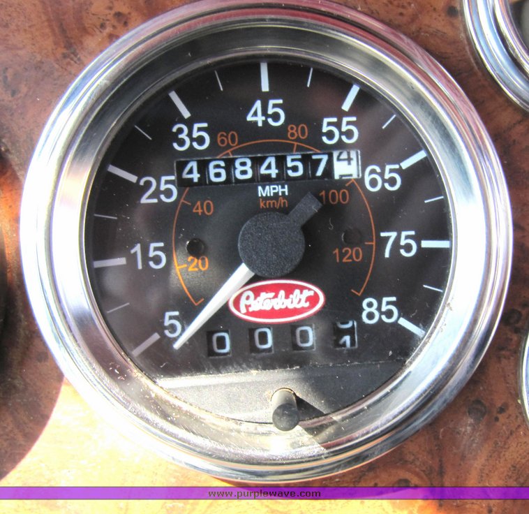 image for item 4005 2003 Peterbilt Conventional 379-119 semi tractor