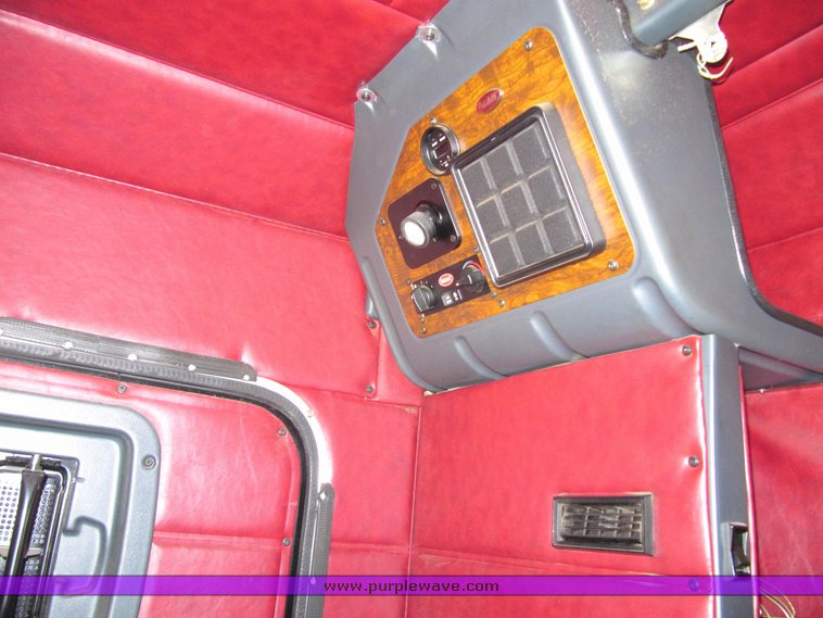 image for item 4005 2003 Peterbilt Conventional 379-119 semi tractor