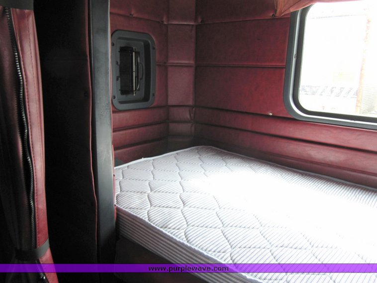 image for item 4005 2003 Peterbilt Conventional 379-119 semi tractor