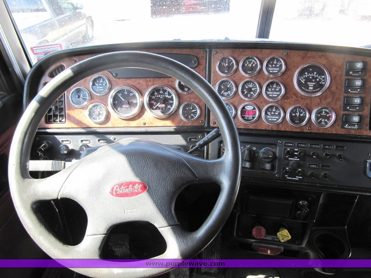 image for item 4005 2003 Peterbilt Conventional 379-119 semi tractor