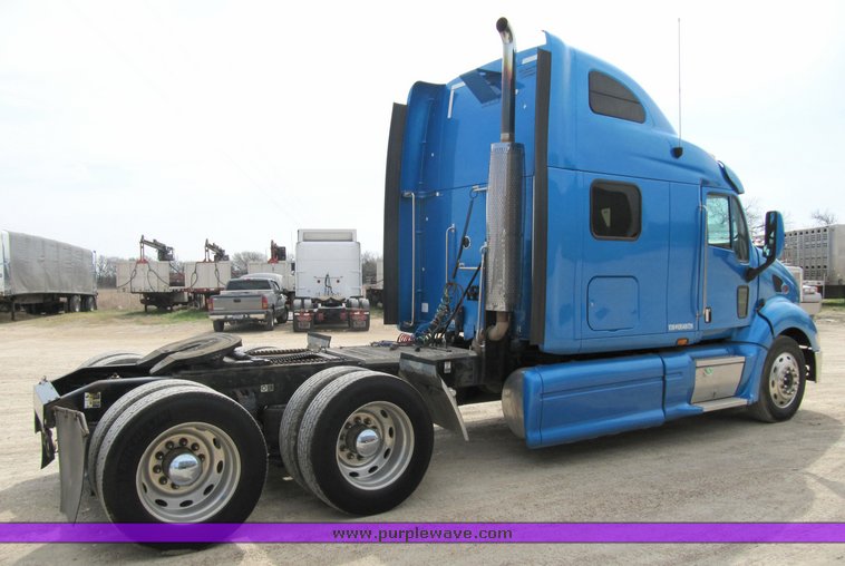 image for item 4006 2001 Peterbilt 387 semi tractor
