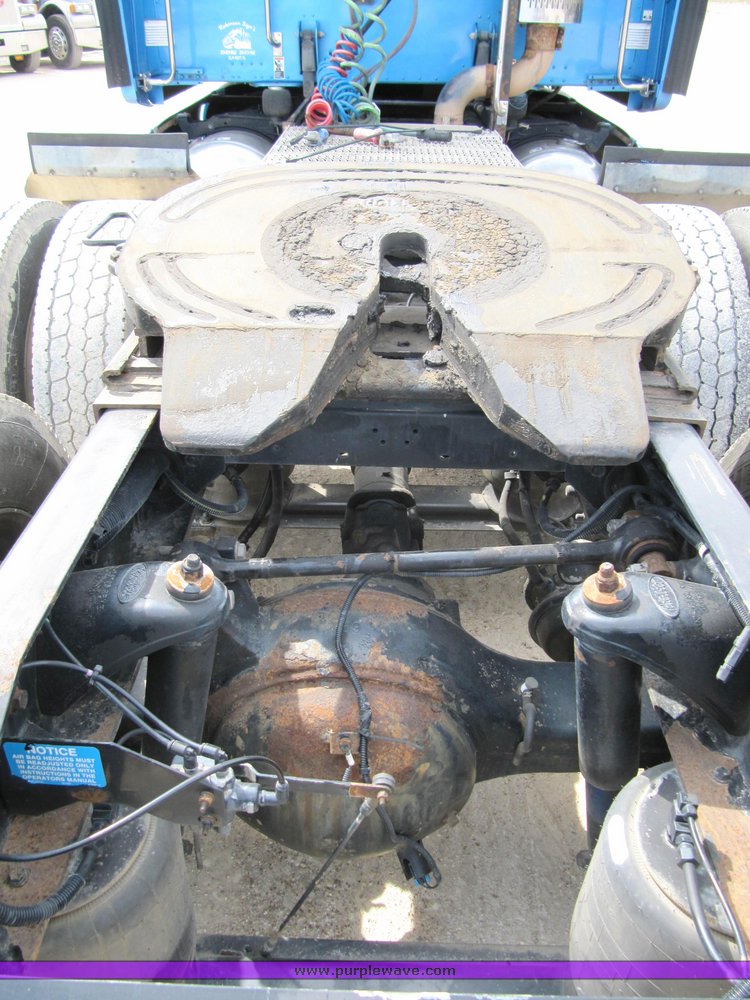 image for item 4006 2001 Peterbilt 387 semi tractor