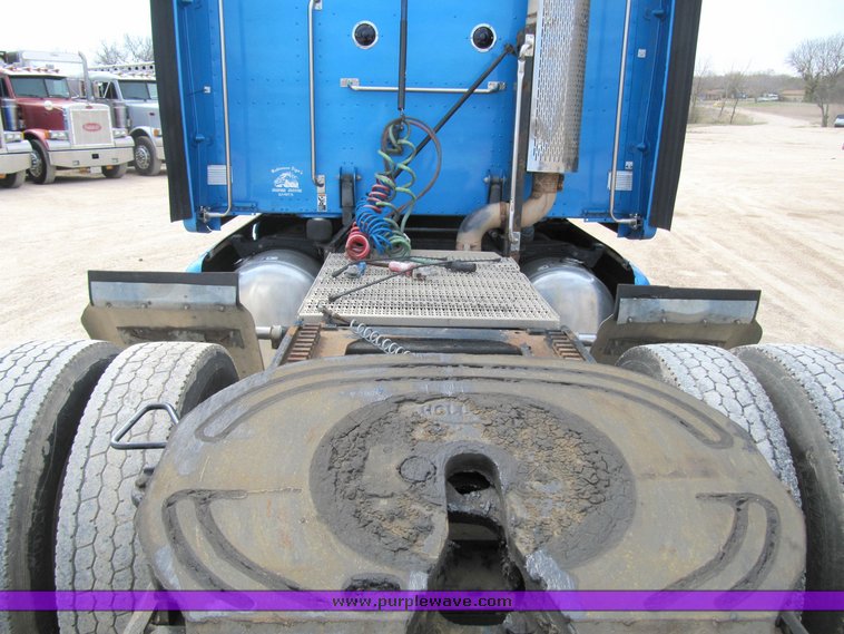 image for item 4006 2001 Peterbilt 387 semi tractor