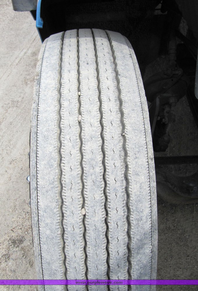 image for item 4006 2001 Peterbilt 387 semi tractor