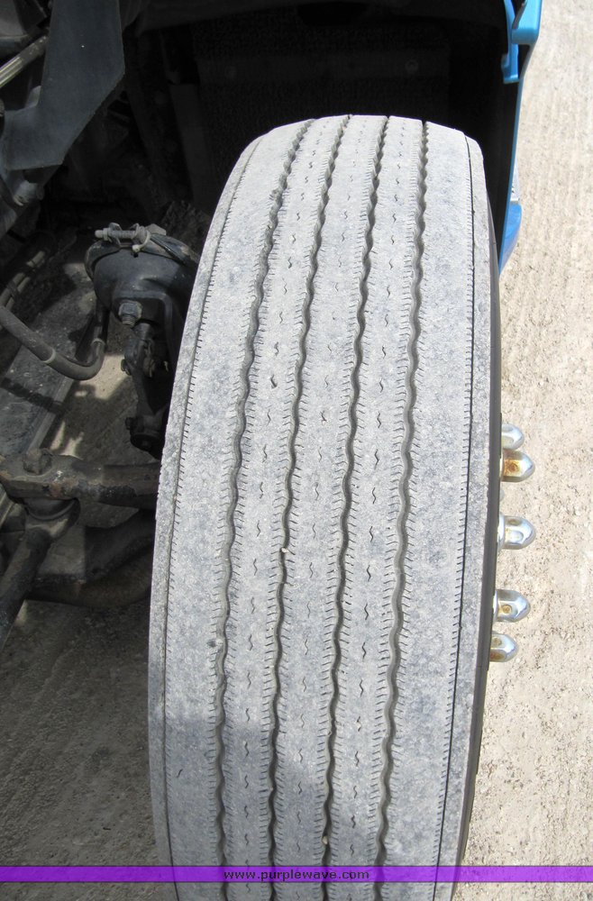 image for item 4006 2001 Peterbilt 387 semi tractor