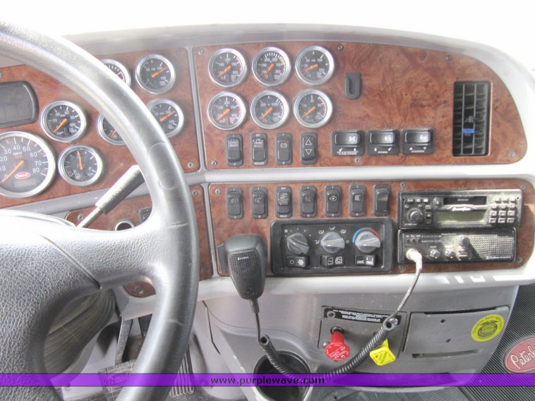 image for item 4006 2001 Peterbilt 387 semi tractor