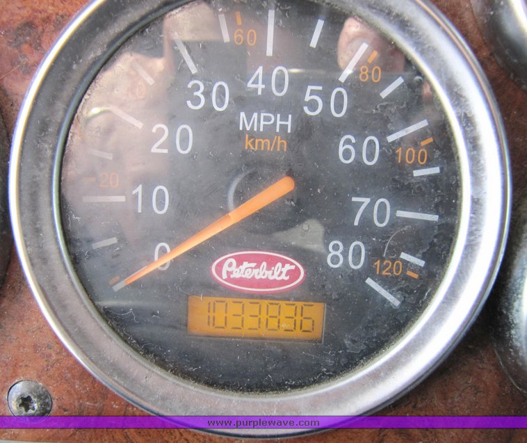 image for item 4006 2001 Peterbilt 387 semi tractor