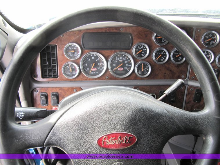 image for item 4006 2001 Peterbilt 387 semi tractor