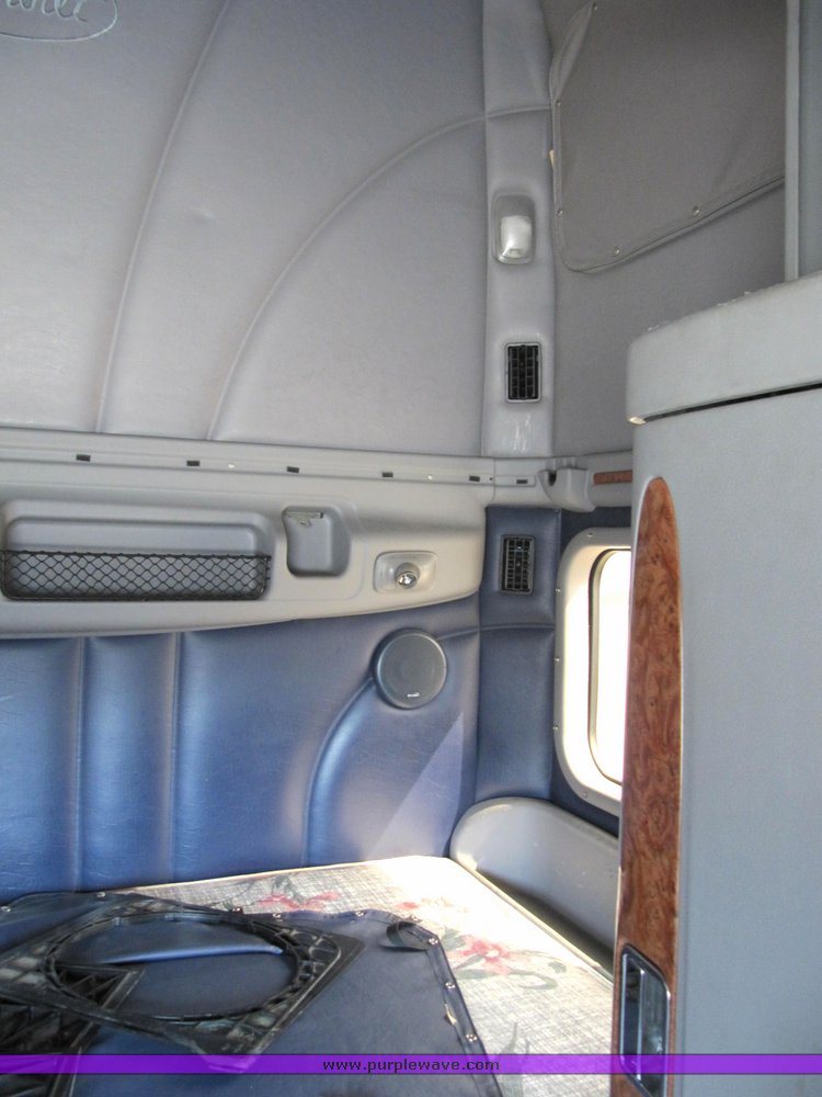 image for item 4006 2001 Peterbilt 387 semi tractor