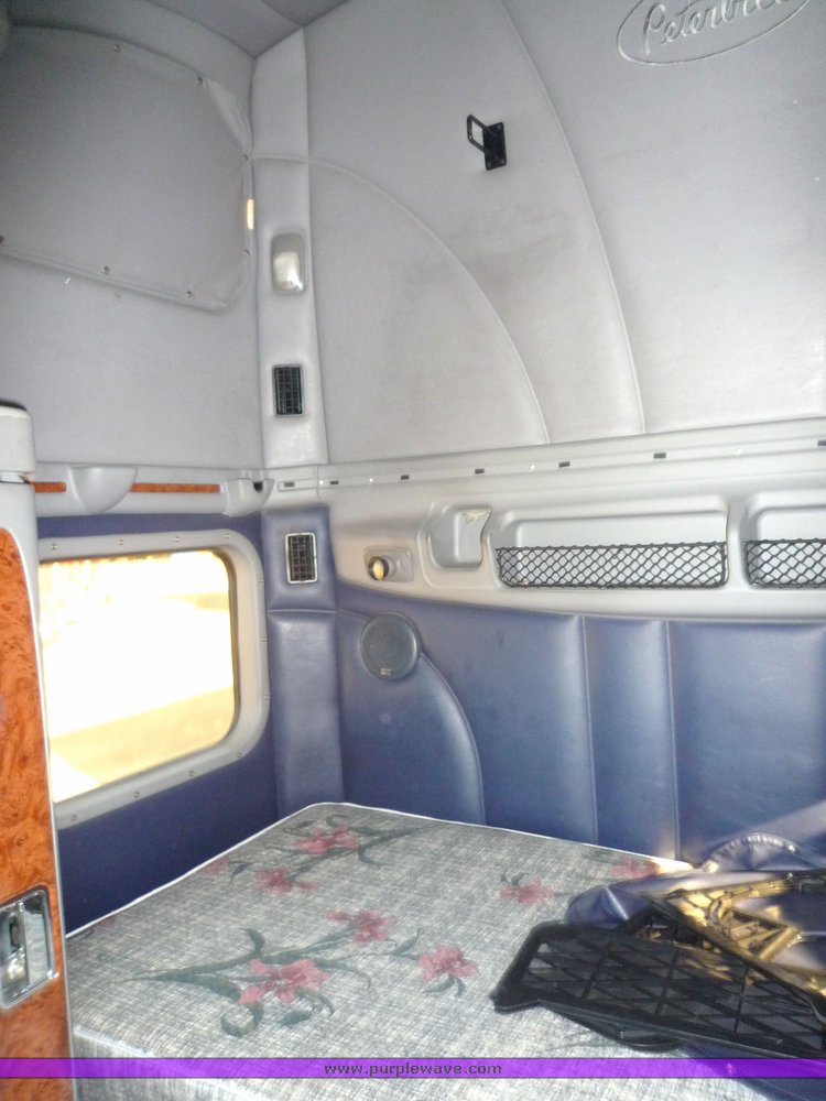 image for item 4006 2001 Peterbilt 387 semi tractor