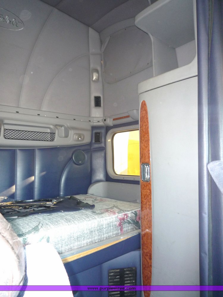 image for item 4006 2001 Peterbilt 387 semi tractor