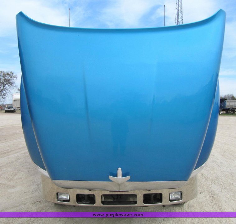 image for item 4006 2001 Peterbilt 387 semi tractor