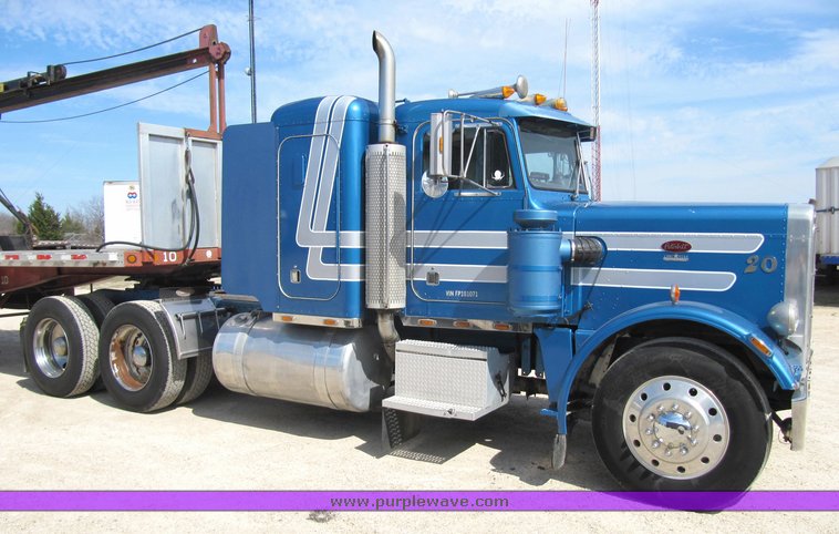 image for item 4008 1985 Peterbilt Conventional 359 semi tractor