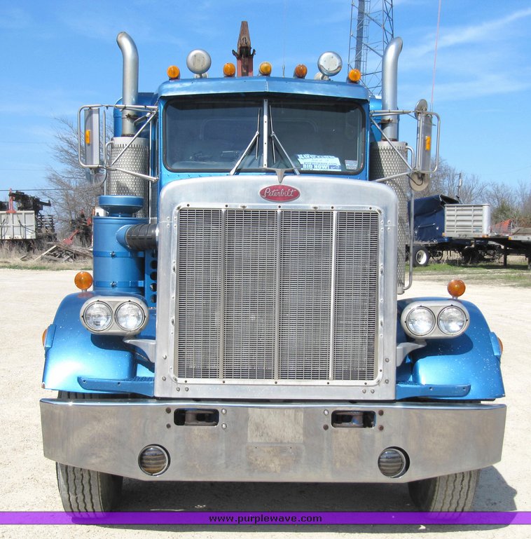 image for item 4008 1985 Peterbilt Conventional 359 semi tractor