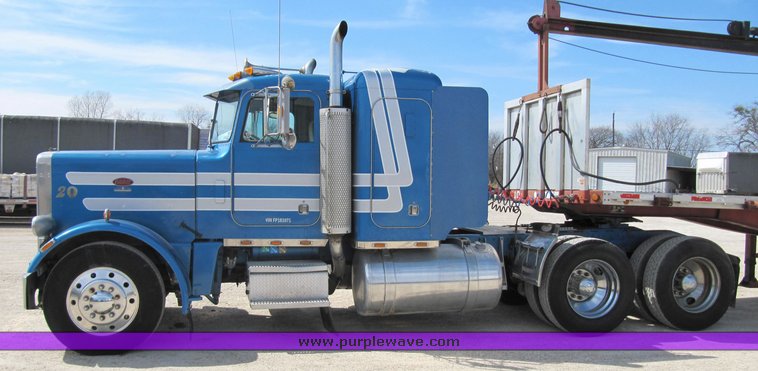 image for item 4008 1985 Peterbilt Conventional 359 semi tractor