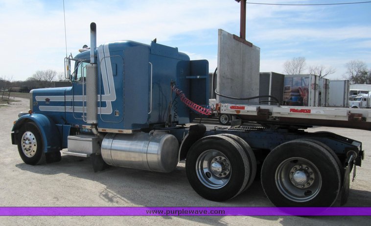 image for item 4008 1985 Peterbilt Conventional 359 semi tractor