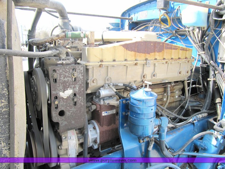 image for item 4008 1985 Peterbilt Conventional 359 semi tractor