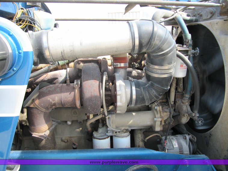 image for item 4008 1985 Peterbilt Conventional 359 semi tractor