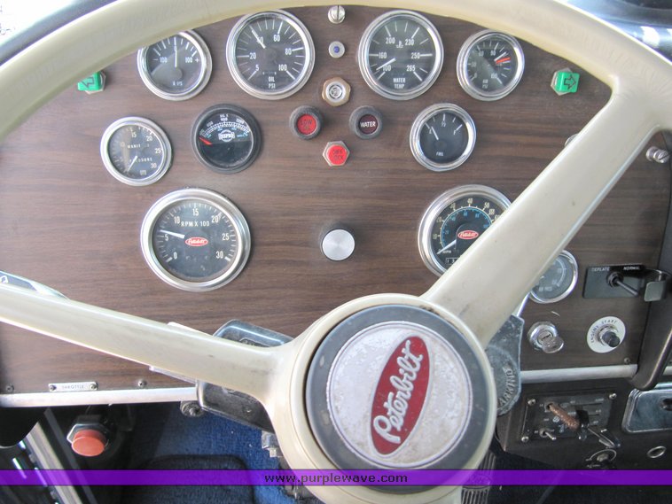 image for item 4008 1985 Peterbilt Conventional 359 semi tractor