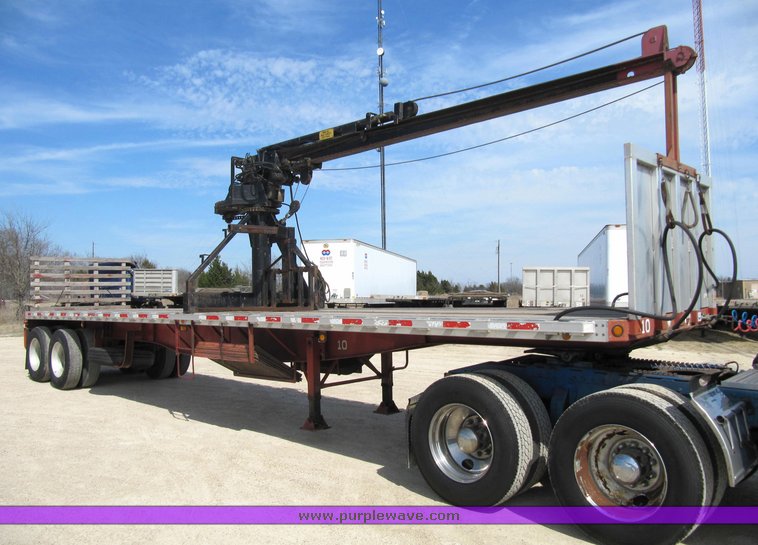 image for item 4009 1999 Lufkin Feather Light XL 40' flatbed trailer