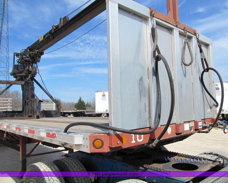 image for item 4009 1999 Lufkin Feather Light XL 40' flatbed trailer