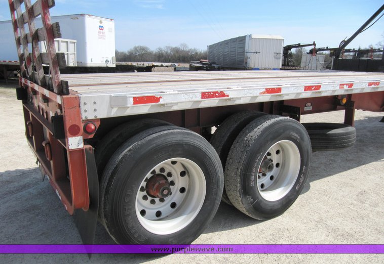 image for item 4009 1999 Lufkin Feather Light XL 40' flatbed trailer