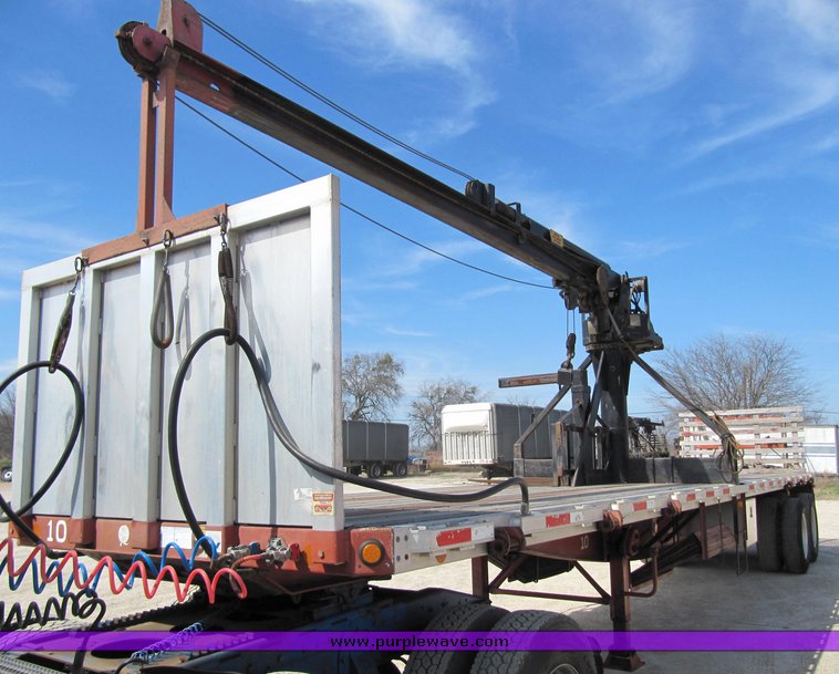 image for item 4009 1999 Lufkin Feather Light XL 40' flatbed trailer