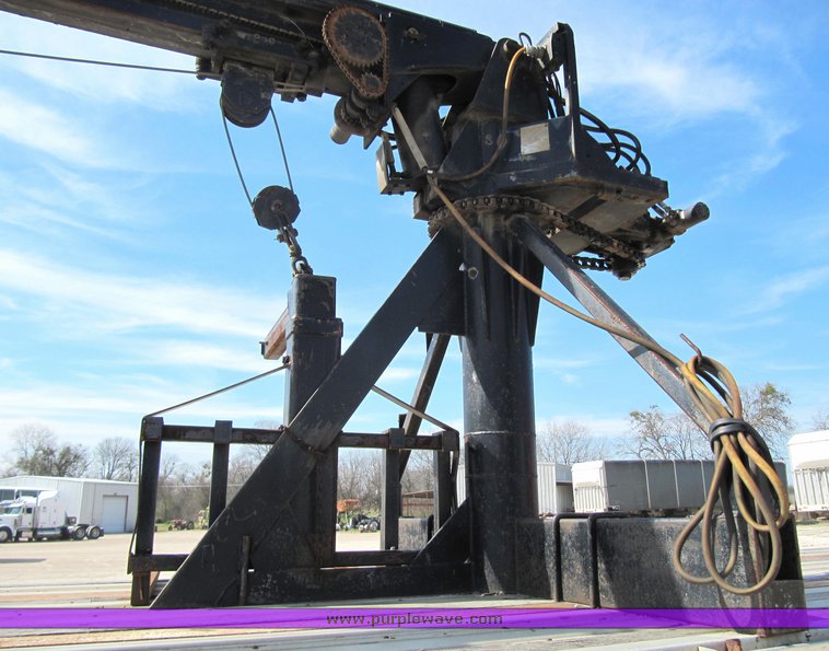 image for item 4009 1999 Lufkin Feather Light XL 40' flatbed trailer