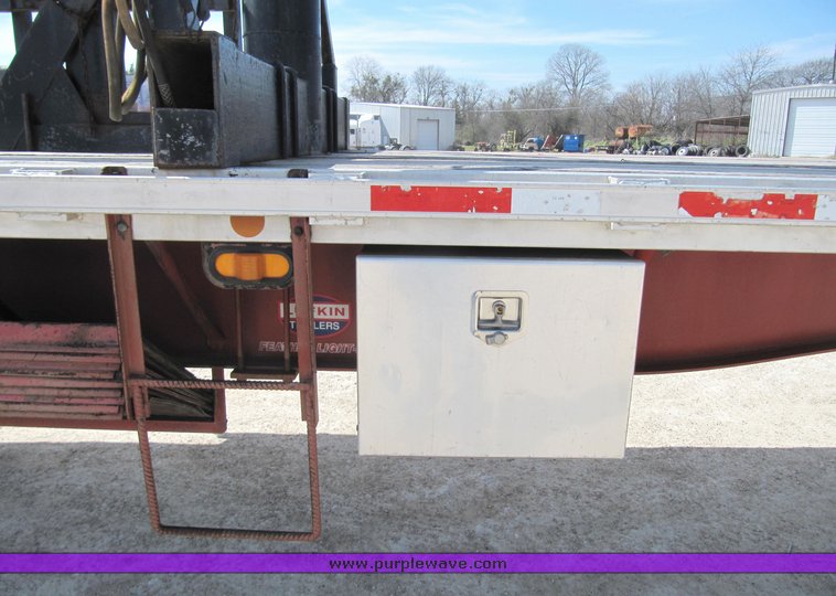 image for item 4009 1999 Lufkin Feather Light XL 40' flatbed trailer