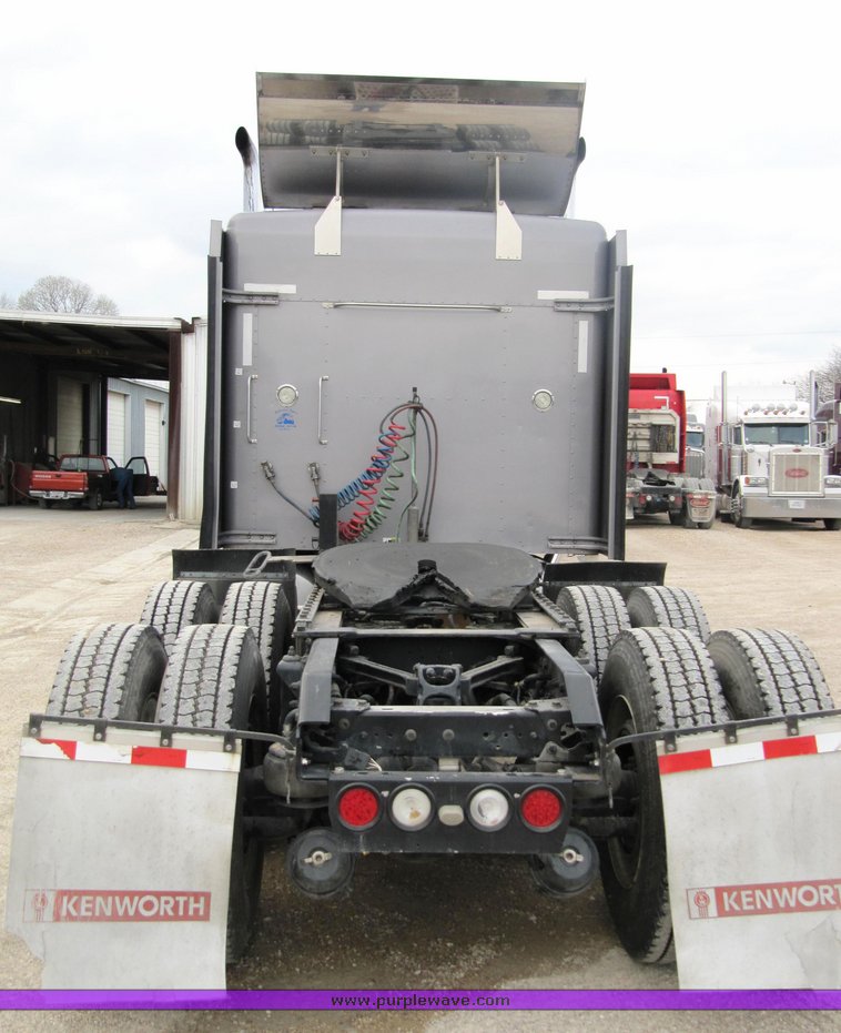 image for item 4010 2005 Kenworth Construct W900B semi tractor