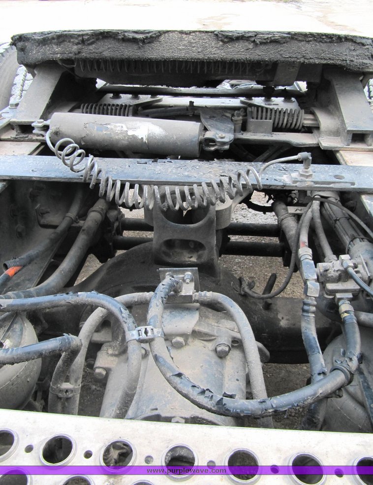 image for item 4010 2005 Kenworth Construct W900B semi tractor