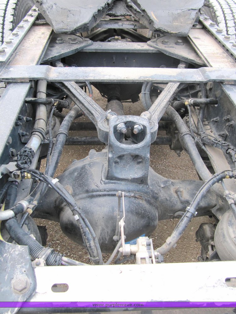 image for item 4010 2005 Kenworth Construct W900B semi tractor