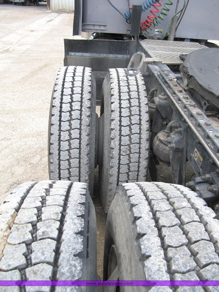 image for item 4010 2005 Kenworth Construct W900B semi tractor