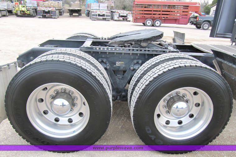 image for item 4010 2005 Kenworth Construct W900B semi tractor