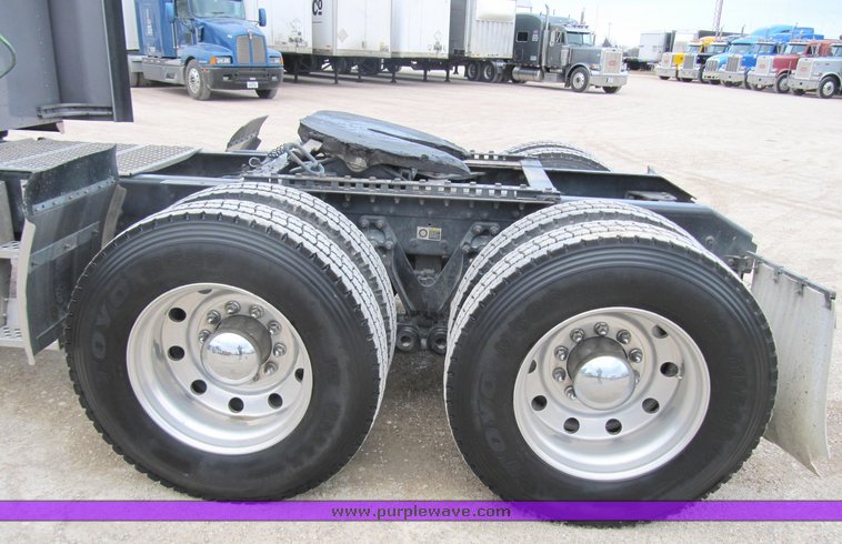 image for item 4010 2005 Kenworth Construct W900B semi tractor