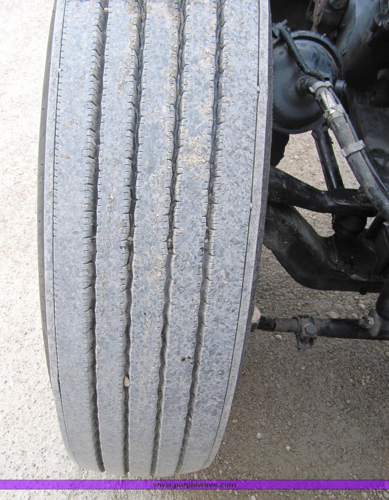 image for item 4010 2005 Kenworth Construct W900B semi tractor