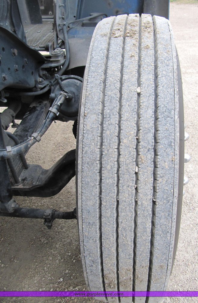 image for item 4010 2005 Kenworth Construct W900B semi tractor